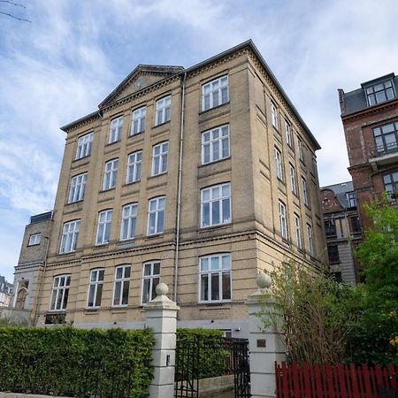 Unique 3 Bedroom Apartment In Vibrant Frederiksberg Copenaghen Esterno foto
